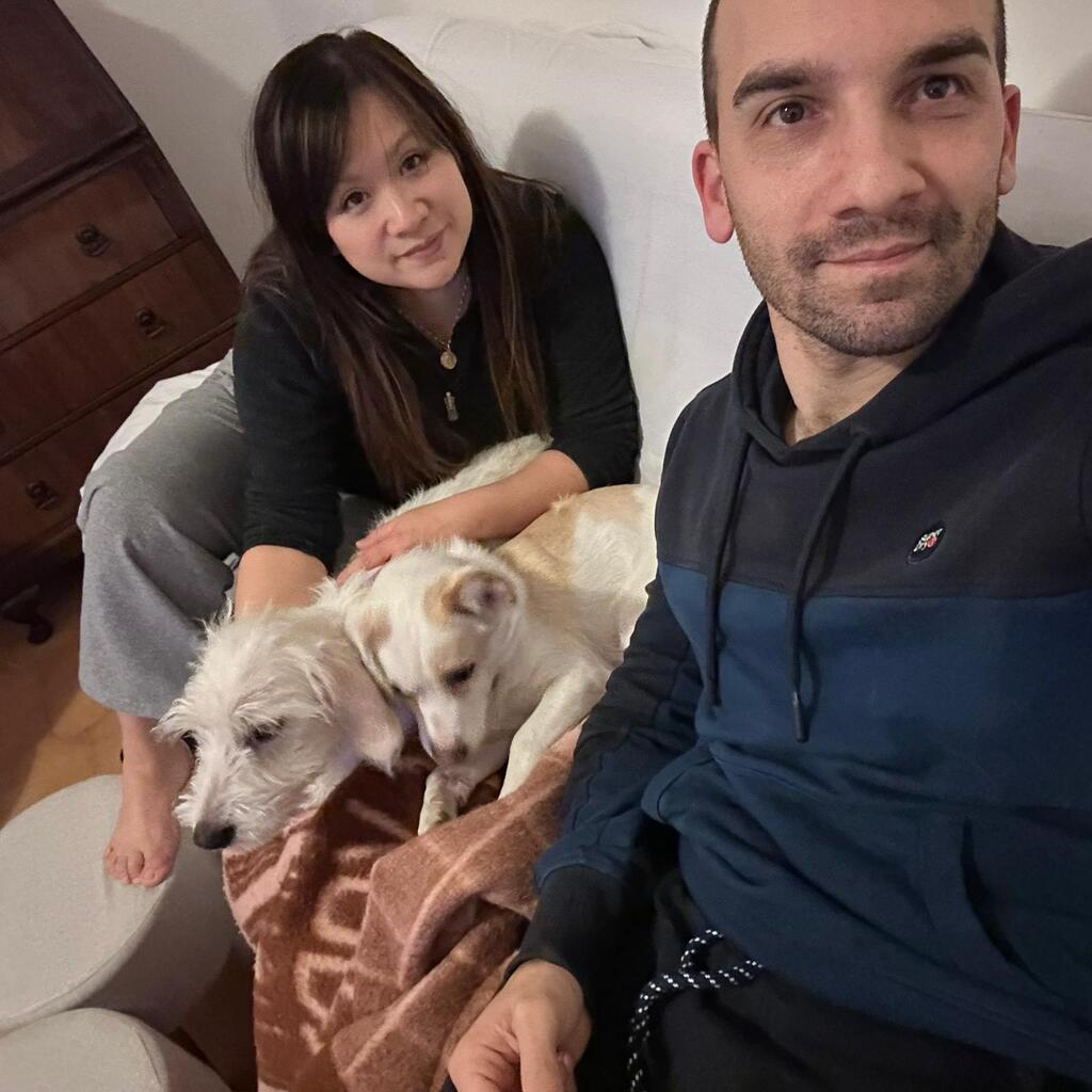 EnricoMBMusic's tweet photo. Se comprendere è impossibile, conoscere è necessario. 
(Cit. Primo Levi) 🛋 🐕 🐶
#enricomariabatassa #enricomariabatassamusic #embmusic #enricomariabatassaprojects #musica #music #ioete #meandyou #meete #noi #family #famiglia #wearefamily #noipersempre #together #stareinsieme … https://t.co/n5vmGXVg2Y