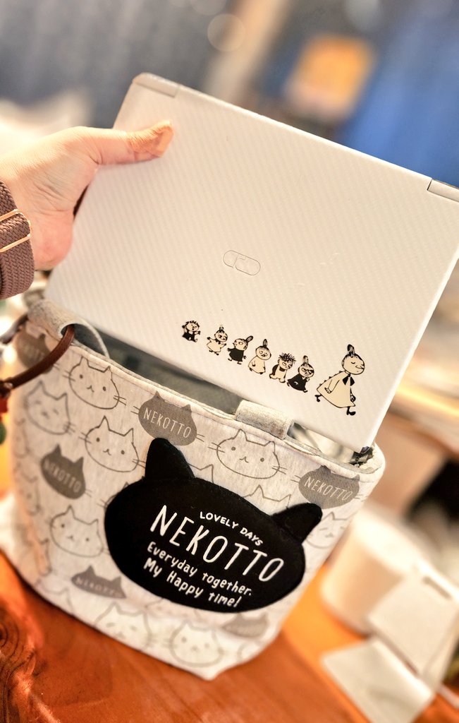 0oommoo0's tweet photo. 私のお気に入りゲーミングノーパソ
10インチ!小さいのにホグワーツレガシーできるハイスペックゲーミングノート‼️画面の大きさはiPadminiよりちょい大きいくらい。キーボード打ちやすい‼️お弁当トートにピッタリサイズ✌️Windows11、外部モニタ出力も液タブつけるのも可能、あと画面は液タブになっるよ https://t.co/sPVTtjZqH2