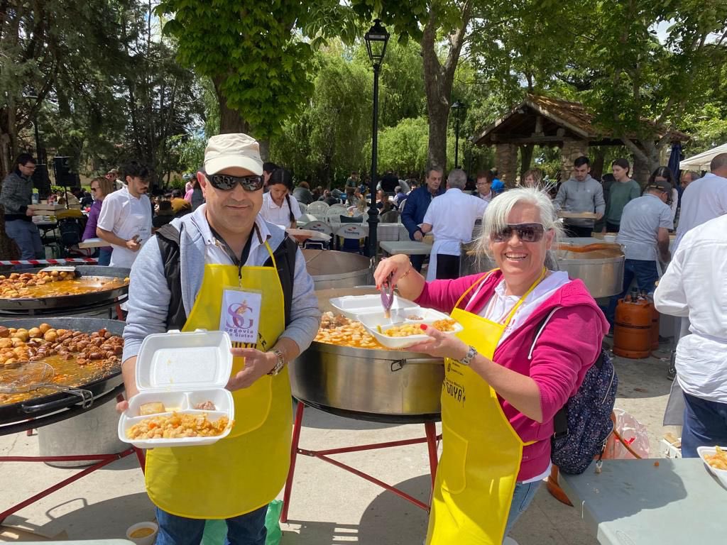 SG_SinGluten's tweet photo. Buenos días
Qué bien lo pasamos ayer en el
XVII Cocido Popular de Valseca
Segovia Sin Gluten allí estuvo saboreando ese cocido Sin Gluten
Agradecimiento al Ayuntamiento de Valseca (Alfonso Gil) y al cocinero (Julian del Barrio)
#Segovia #singluten #valseca #segoviasingluten https://t.co/0AvOKlhqBW