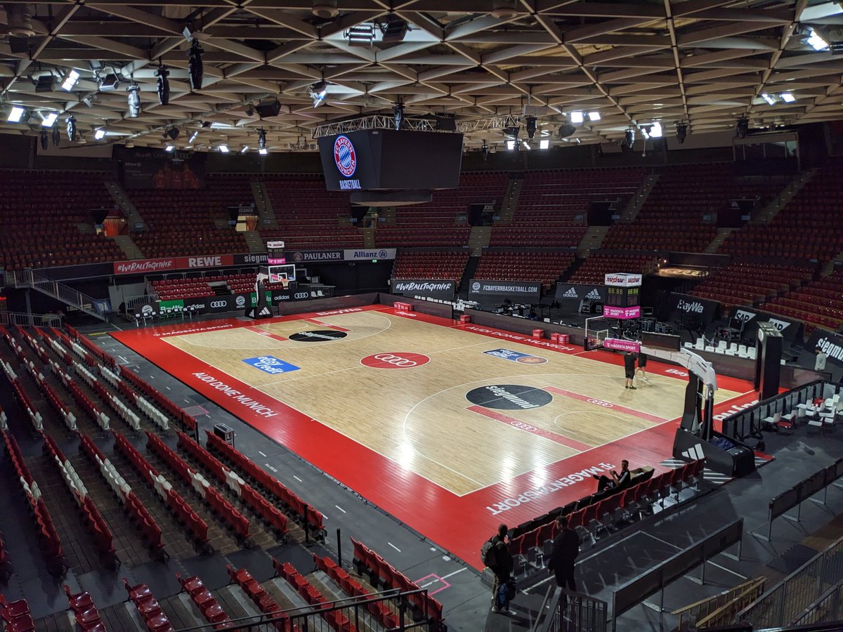 Get ready to slam dunk your way to basketball glory! 🏀🔥 Thanks to @Fruit_96's expert guidance at @AudiDome, we're now shooting hoops like never before! 🙌 Big thanks to @FCBBasketball, @fanzone_io, and @gitarrerro for making this unforgettable experience possible! 🎉