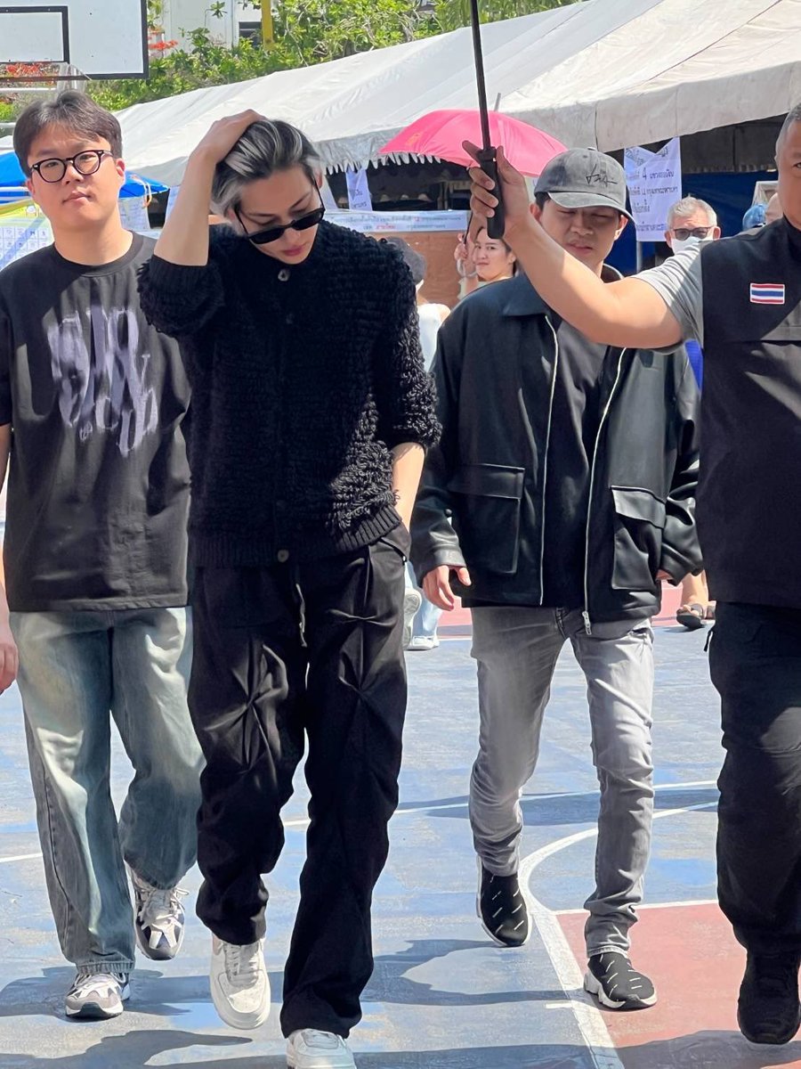 Firsttty1's tweet photo. ไปเลือกตั้งต้องหล่อขนาดนี้เลยเหรอครับ🫠😭🥹 ออร่าสุดอะไรสุด
#เลือกตั้ง66 #BamBam @BamBam1A https://t.co/Ss2T8I1agx