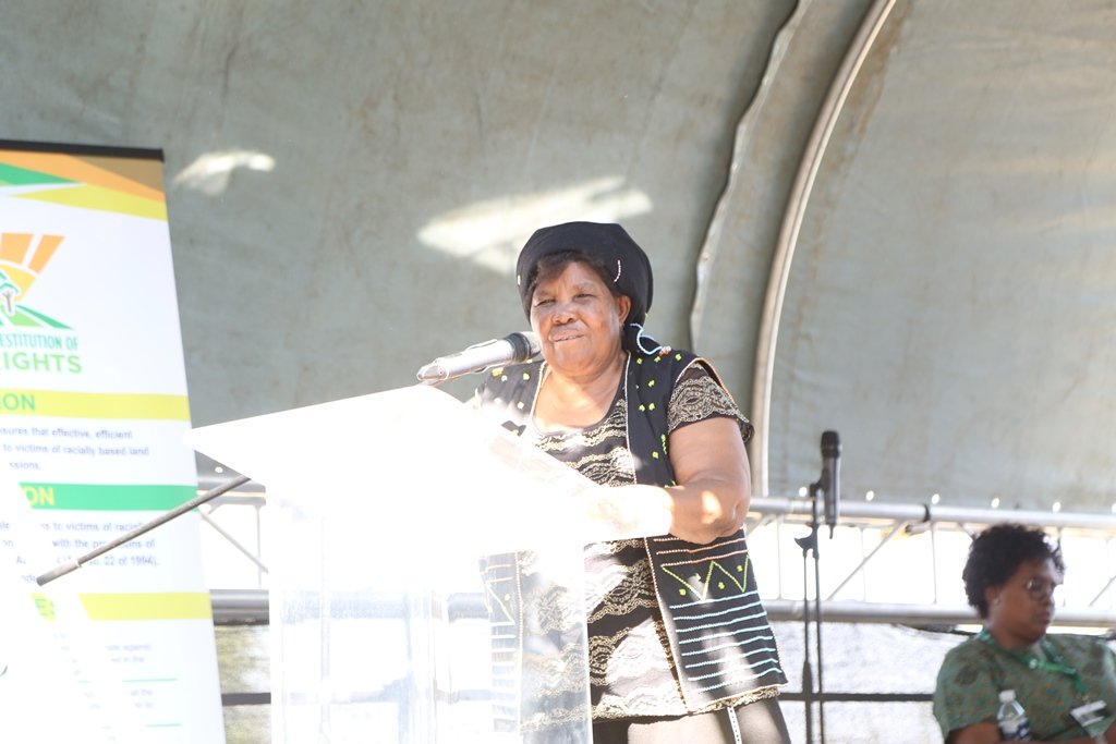 DOAgov_ZA's tweet photo. Hand over of the #TittleDeed, #Mechanisation & #LiveStock to the Dipati community & Doornkop individual plot owners in Doornkop Farm Ventersdorp, North West. #AcceleratingLandReform #LandIsFreedom #CapacityBuilding https://t.co/3MZthpf0RA