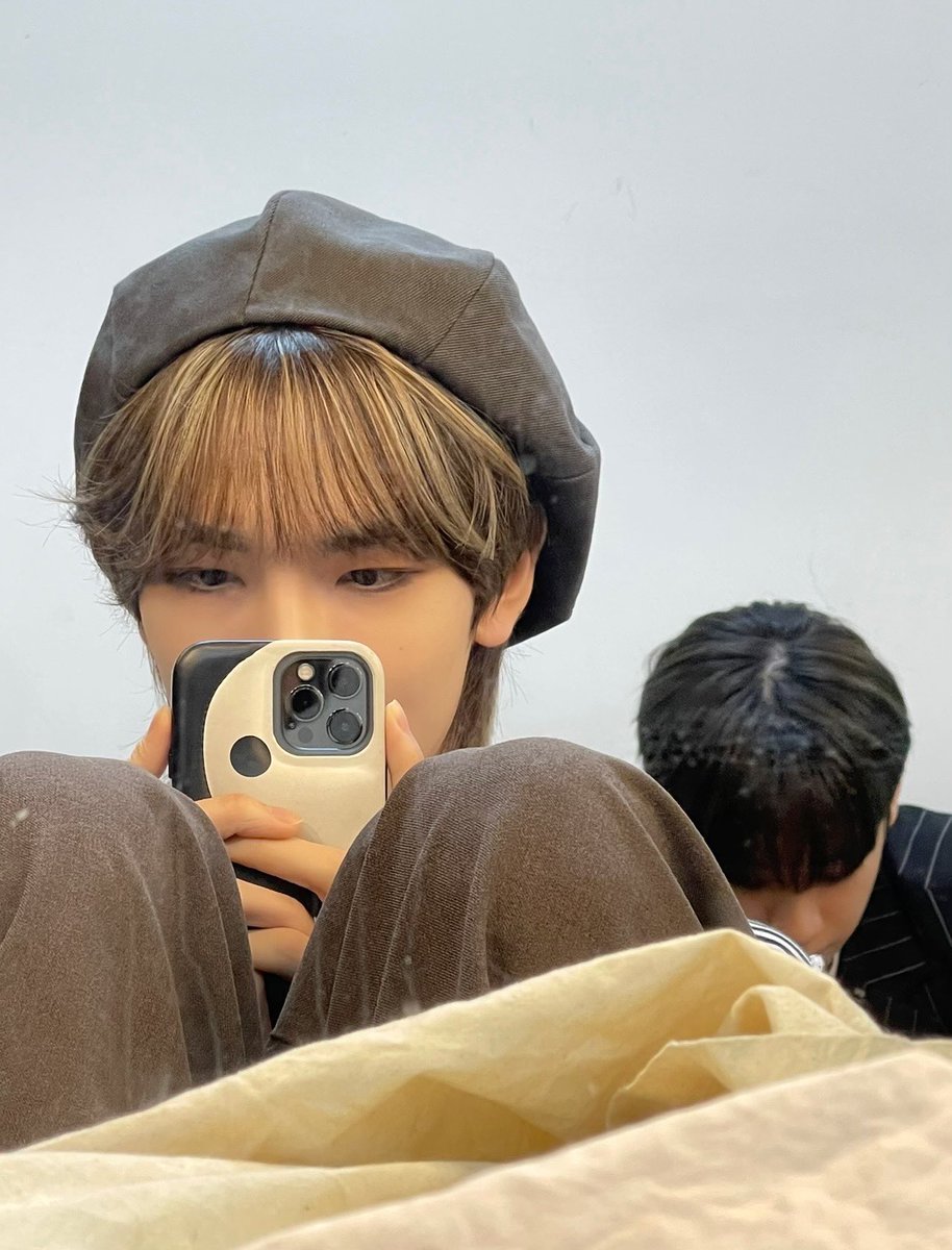 [#뮤]

🏅동현아 진짜 올리고싶은게 너무 많지만 올해는 참을게❤️ 진짜 소중한 내 친구야 너는 배울점도 고마운점도 많은 친구야 우리 오래된 우정  끝까지 함께하자이🤘🏻너희 할머님댁은 언제 또 갈 수 있을까🥲 생일축하행 🎉

#PuppyKeumDay #세상에서_제일_빛나는_금동현