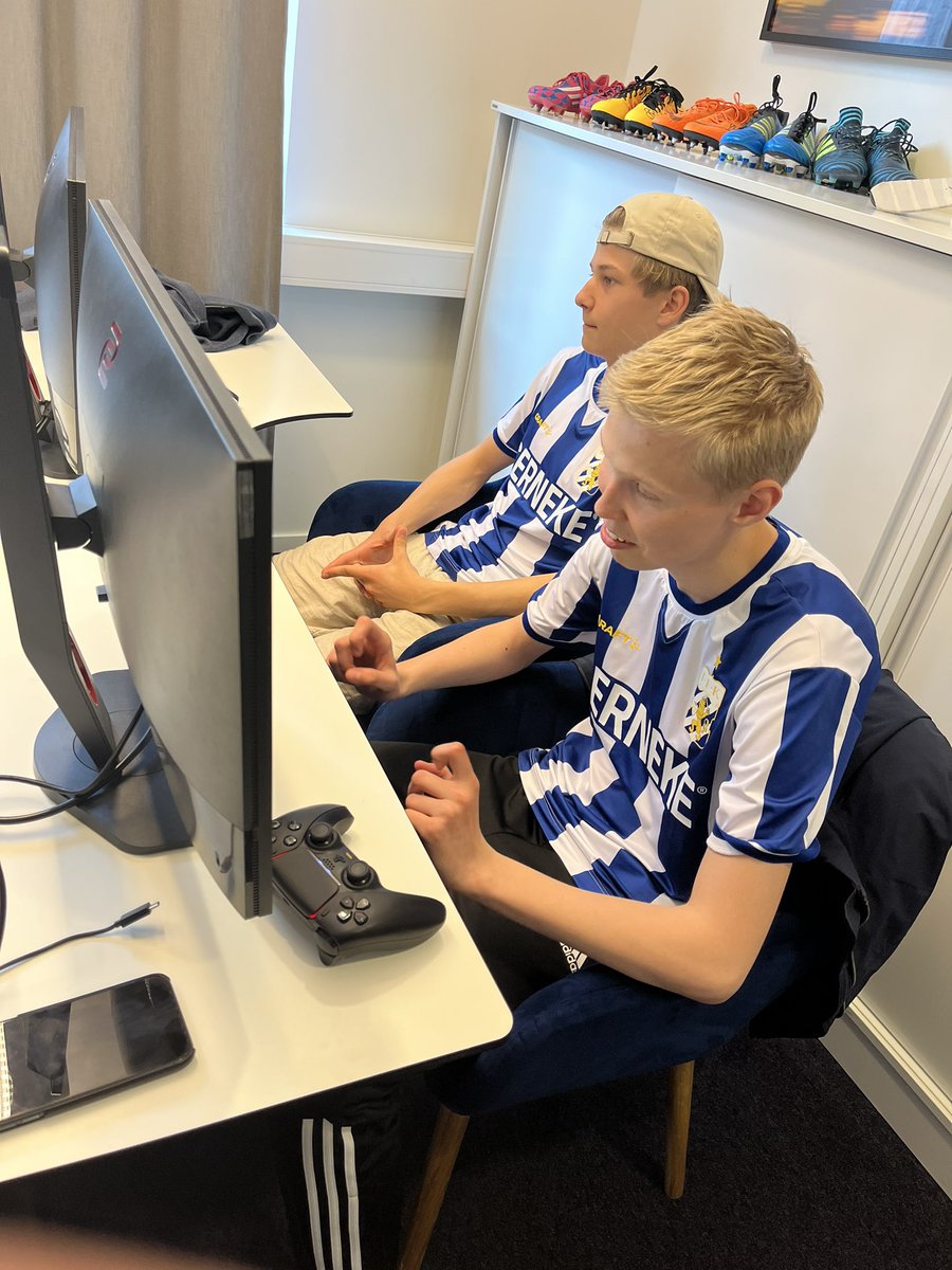 Matchstarter vid 11.00!

Båda lagen spelar samtidigt och alla tio omgångar spelas direkt efter varandra!

Bara att hoppa in på Twitch.tv/ifkgoteborg om ni vill följa matcherna LIVE! 

#ifkgbg