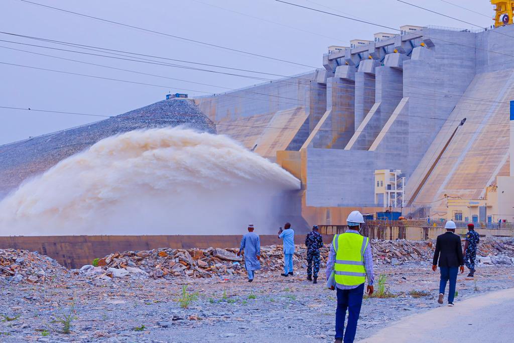 _chiefagbabiaka's tweet photo. ⚠️ Aradugbo....Incase you don't know check out the completed and ready for commissioning 700MW Zungeru 
Hydroelectric Power Project.

Thank you @MBuhari 🙏🏻
#BuhariDidit
#PMBAtWork https://t.co/EzFQ7kFZCB
