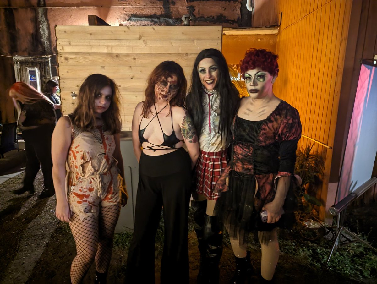 Vampirella1916's tweet photo. The King's and Queens were out and about and a marriage proposal?? Tonight had it all and it was so great to meet new and exciting people โบ๏ธ
#dragshow #reapersbash #dragking #dragqueen #texas #supporttexasdrag https://t.co/mG57Q9aQlG