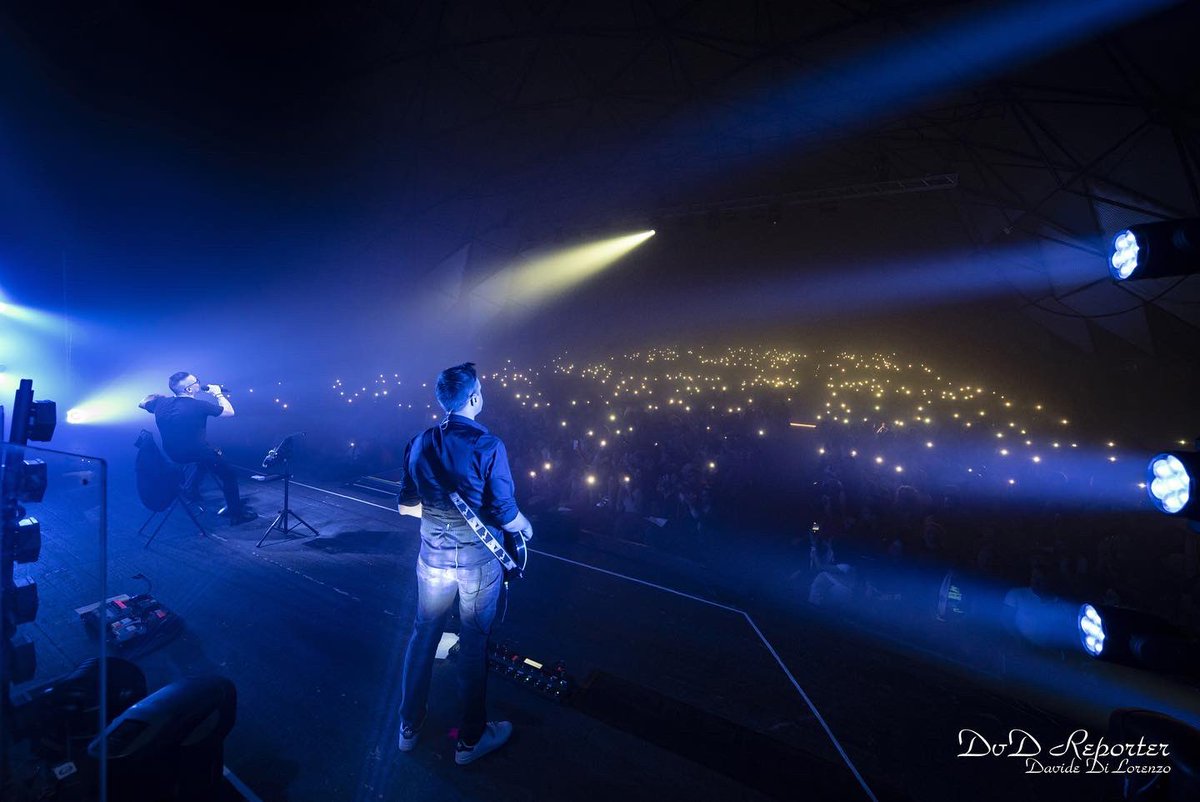 rockmoda's tweet image. Bari, che meravigliosa accoglienza con il tutto esaurito di ieri al #teatroteam! 😍 
Ci vediamo qui anche stasera, stesso posto stessa ora ❤️ Non mancate! 🍀

📸 Davide Di Lorenzo

#Modà #ModàLive #ModàeOrchestra #Modà20 #Gioia10 #Romantici @officialFandP