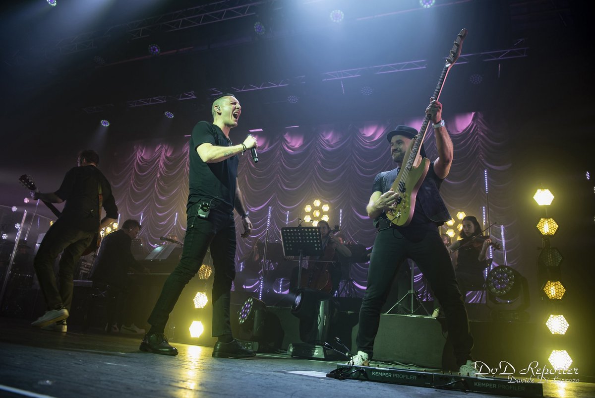 rockmoda's tweet image. Bari, che meravigliosa accoglienza con il tutto esaurito di ieri al #teatroteam! 😍 
Ci vediamo qui anche stasera, stesso posto stessa ora ❤️ Non mancate! 🍀

📸 Davide Di Lorenzo

#Modà #ModàLive #ModàeOrchestra #Modà20 #Gioia10 #Romantici @officialFandP