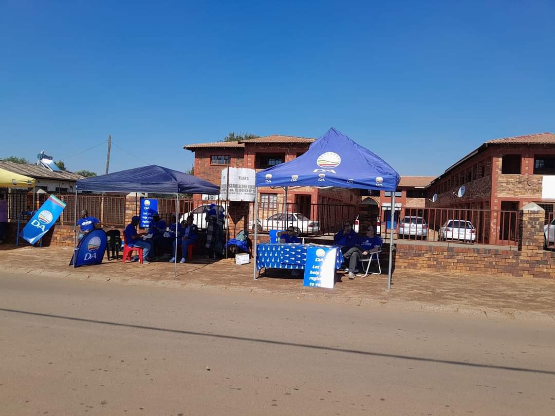 ApostleDeza's tweet image. [BREAKING NEWS] 

Do NOT Zoom in! I repeat DO NOT ZOOM!!!  @Our_DA Keep it up!