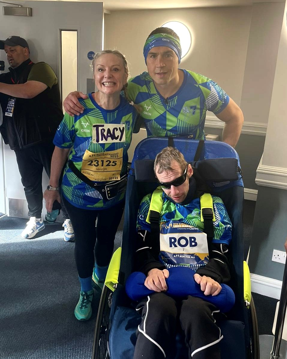 In the company of heroes 🤩

I’m so proud to be joining @Rob7Burrow and Kevin Sinfield, raising money for a MND centre for @Leedshospcharity and @LeedsWomensAid.

#LeedsHalfMarathon here we go!🏃‍♀️

If you are able, please donate towards these vital causes: tinyurl.com/yck77x6k