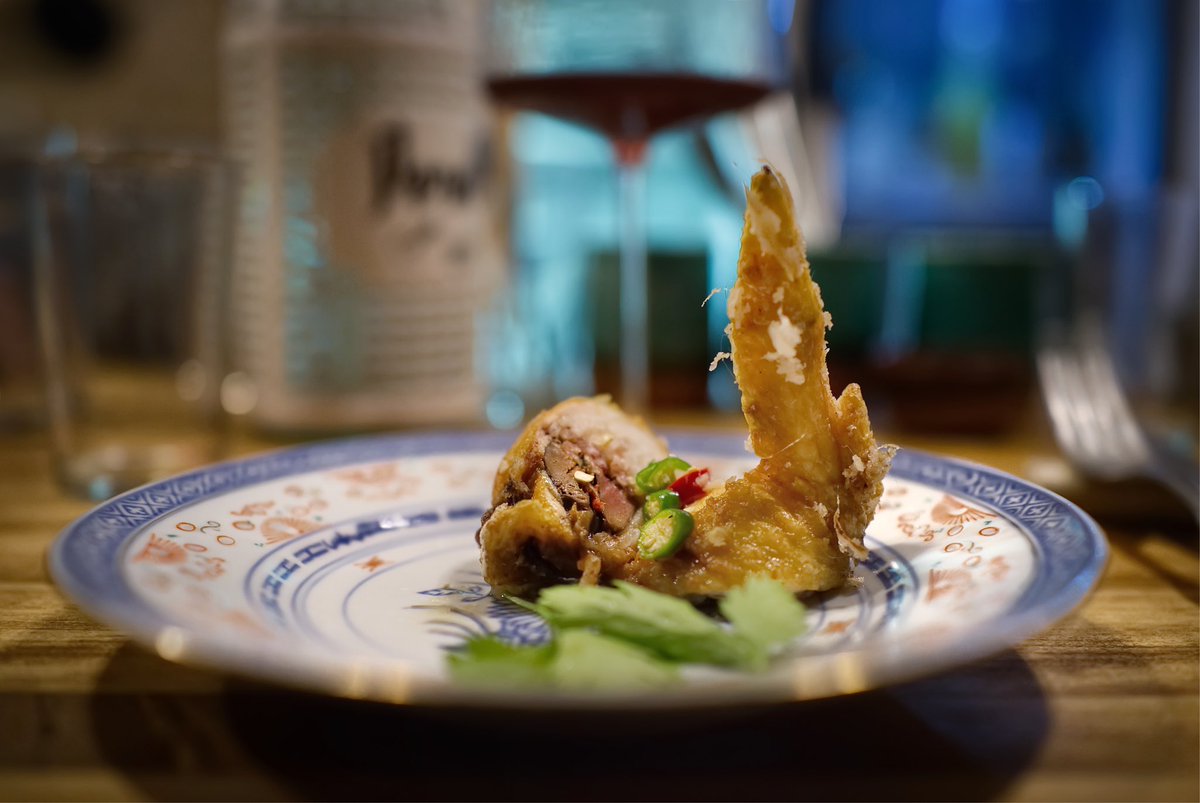 4 manos El Forat x Weekend Thai Club / Puerto Rico x Tailandia. 

Noches bonitas en la barra de Michael!