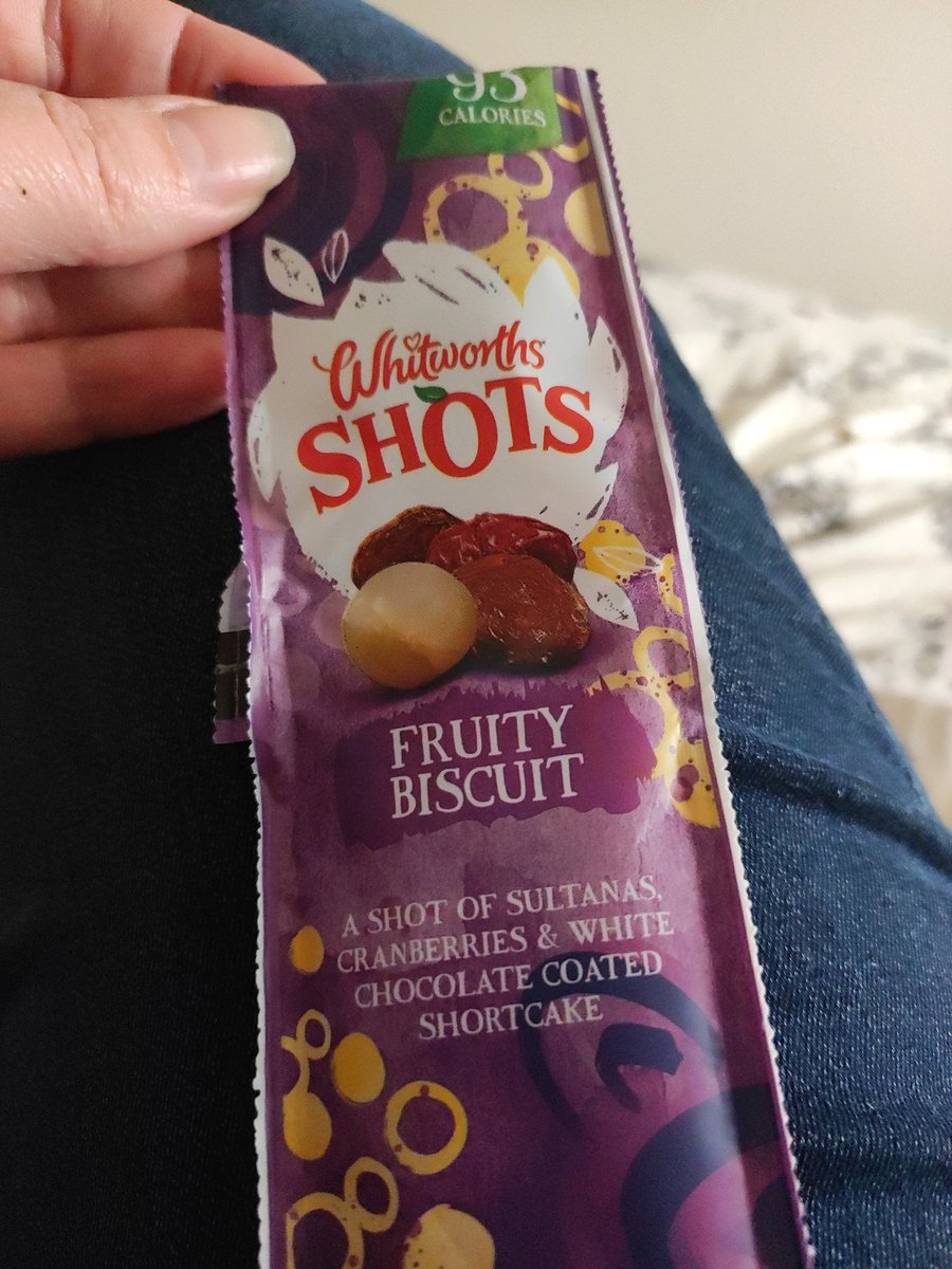 HWalton22's tweet photo. @whitworths Never bought these before and now 2 days running I've had a packet with no biscuit bits 😭 That's the part I was looking forward too. https://t.co/QXLRMXMBP3
