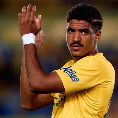 rubenzurdoalda's tweet photo. [3] En defensa tenemos:

· #SaulCoco (24) - Jugador INDISCUTIBLE que renovará tras el ascenso.

· #EricCurbelo (29) y #AlexSuarez (30) - Suplentes de garantías con contrato hasta 2024.

· #EnriqueClemente (24) - Buscaríamos una cesión para darle minutos. https://t.co/KqrfqrrwNZ