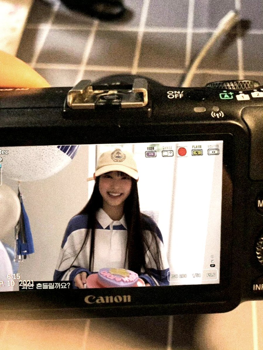 haerinfeed's tweet photo. birthday girl ღ https://t.co/5fNgEMktar