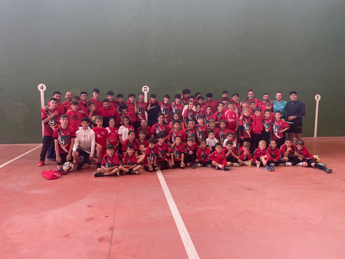 lucascrgu's tweet photo. ⚽️🎊Ayer el @plgyunquerafs celebraba su fiesta de Fin de Temporada con todos sus equipos.

🎂 Una temporada especial, ya que celebramos el 20° aniversario de vida del club. 

💙 #YunqueraEsDeporte 🇨🇬 https://t.co/Gg8pXFVYLp