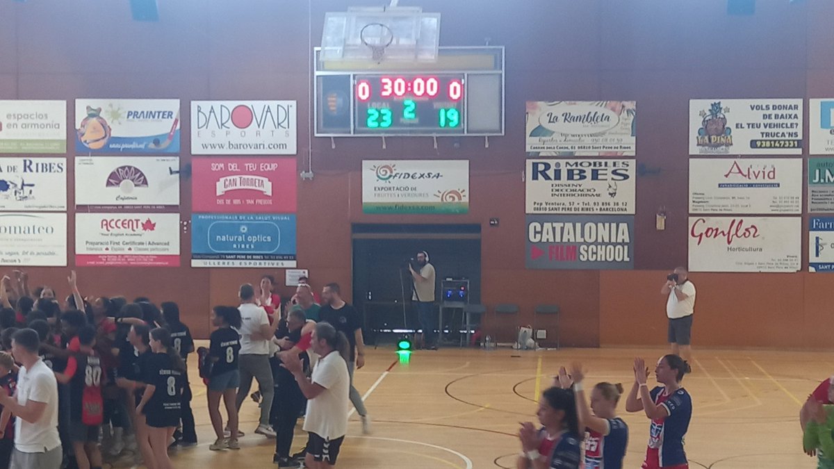 PeretXinxola's tweet image. Finalment el Handbol Ribes sènior femení ha aconseguit l&apos;ascens a la categoria Plata. Primera vegada en la història que un club esportiu de #spribes jugarà en una categoria estatal. Visca Ribes i visca Catalunya!!! #handbol