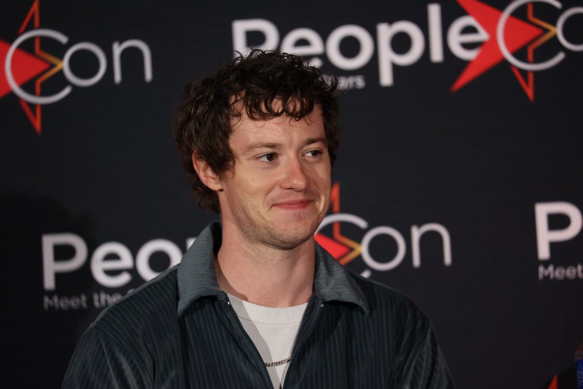 RosterCon's tweet photo. #SFM7 - Joseph Quinn est sur scène pour répondre aux questions de ses fans. #StrangerThings @peoplecons https://t.co/K13Ewow3pJ