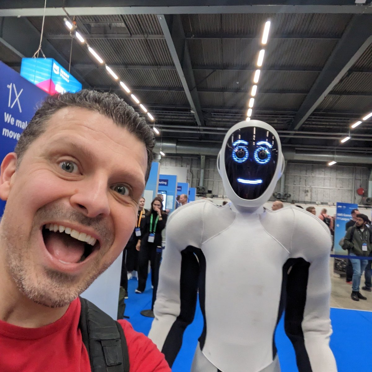 techwithmatheus's tweet photo. Forget generative AI! Image-conscious camera-ready fame-hungry robots who rush to photo bomb you is the future!!

#awssummit #cuterobots #therealai https://t.co/LTHCH4S2KL