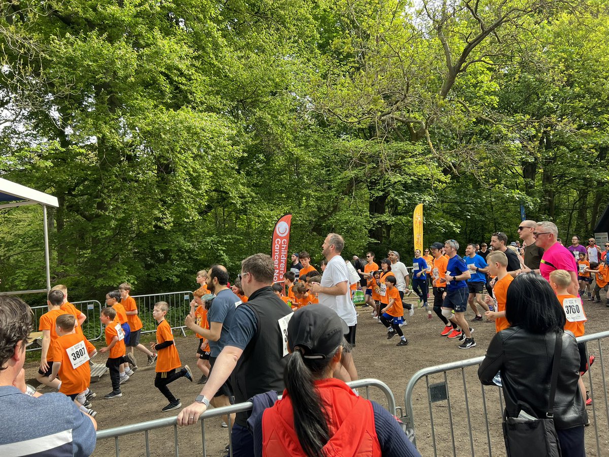 acheng_lam's tweet photo. Happy 40th! @CancerRunNorth #CCrun fantastic event as always, 5 miles ✅ @NSB_Boys @NSB_Headmaster https://t.co/QaCD1Qo7Nz