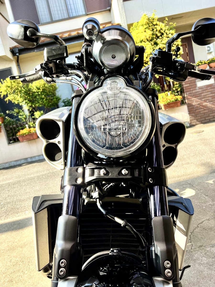 SCawaii_513's tweet photo. 見た目が邪魔なのでウィンカー取りました。

#VMAX1700 #YAMAHAが美しい 
#YAMAHAの至宝 
#ちっさいウィンカー  ついてます。
#バイクのある生活 https://t.co/QfkhaxdmsT