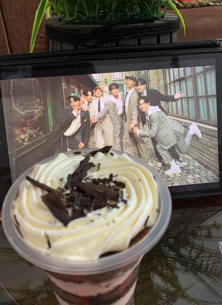 FTV0395's tweet photo. It's my 2nd anniversary. It has been 2 years since I became an army and I love you BTS(a best part of life).I am grateful to have idols like BTS and fandom like army. And also I am gonna stan you guys at the last phase of my life. Borahae💜#bts #jin #suga #hobi #rm #jimin #v #jk https://t.co/ywJ0jOtLxl