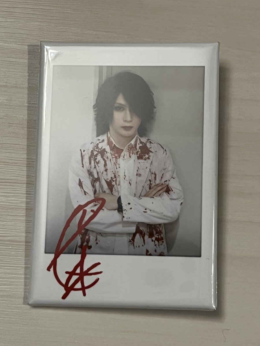 pingu_217's tweet photo. 【お譲りします】

ZOMBIE チェキ風缶バッジ

譲 : REIKAさん
求 : 定価（＋送料） https://t.co/c18YfktUN2