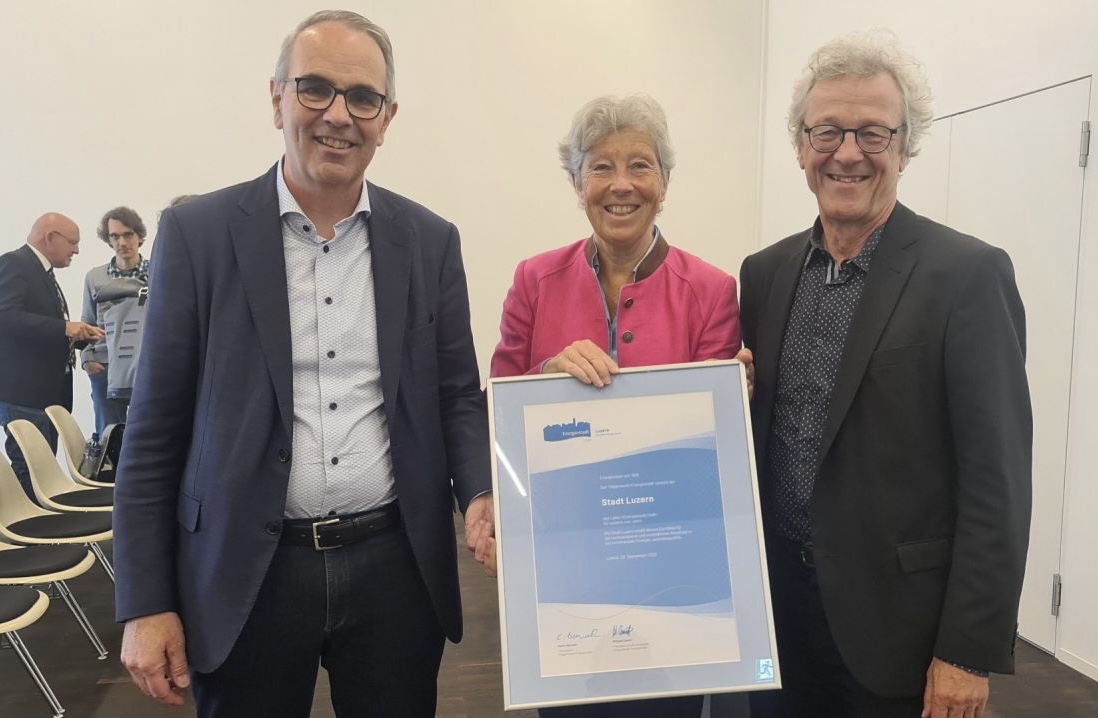 Am Samstag fand im Hourse of Energy im Verkehrshaus die Übergabe des Labels #Energiestadt Gold statt. Ich durfte es dem Luzerner Stadtpräsidenten Beat Züsli und dem zuständigen Stadtrat Adrian Borgula übergeben. Eine würdige Feier! Vielen Dank für das energiepolitische Engagement