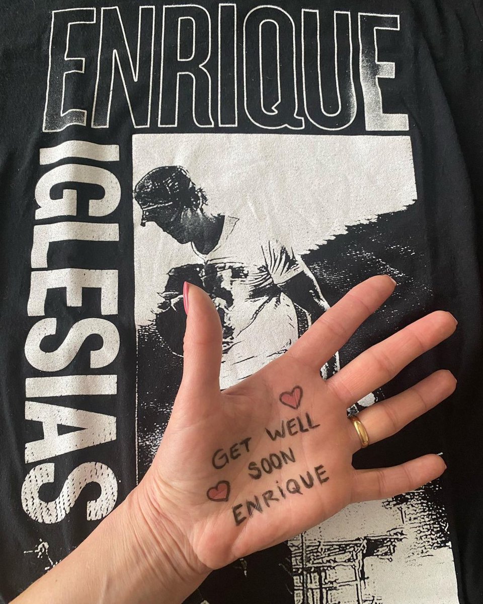 #getwellsoonenrique ❤️🙏

As rápidas melhoras <a href="/enriqueiglesias/">Enrique Iglesias</a> ❤️!!! 

Recupérate pronto!!!! 

Apoiem a ideia de @syrianfan_loveenriqueiglesias 🙏 Bora lá #enriquettes 💪!!! 

#weloveyou #enrique #enriqueiglesias #oneloveonelove