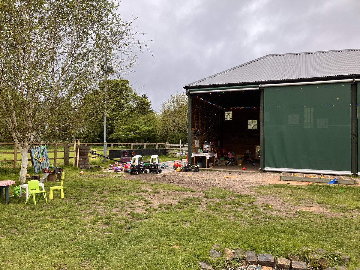 amazingraceart's tweet photo. My office for today 😀 #Glasgow #playbarn #SundayFunday #lovemyjob https://t.co/LSFHbHzzt9