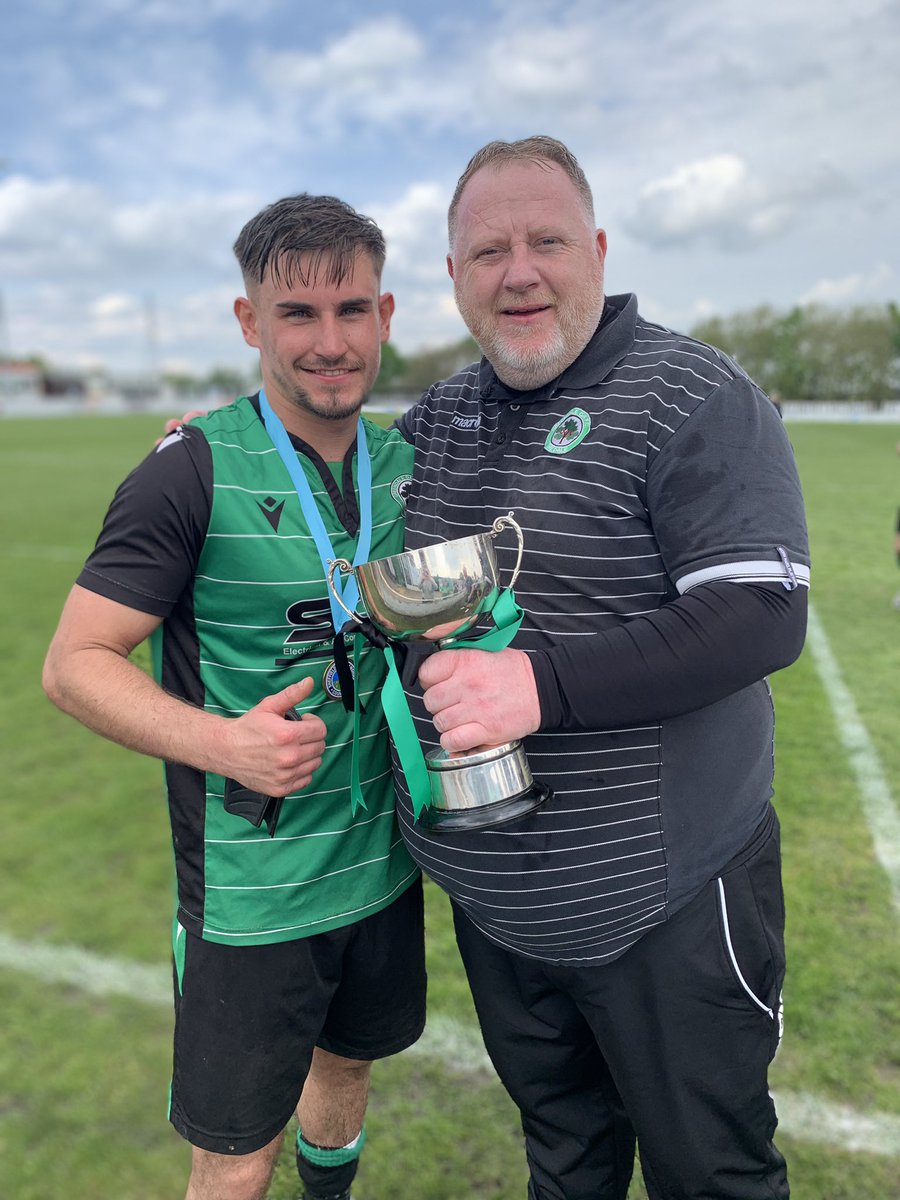 GreendaleOakFC's tweet image. We did it!

@SHCFA Junior Cup winners 

@AFC_Dronfield 0
@GreendaleOakFC 1

⚽️ @MattyTempleton ‘76

#upthedale