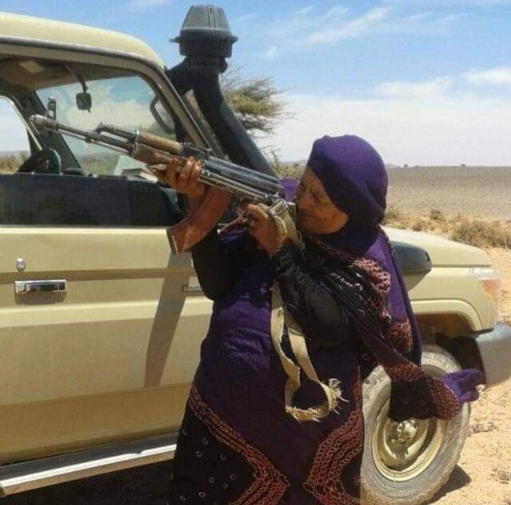 حينما يتحول منزل للصمود إلى متحفٍ للشهداء 

🔸 ️هكذا اختارت الخالة المناضلة #مريم سيد امحمد سيدي صالح إحياء ذكرى اندلاع الكفاح المسلح في ميلادها الخمسين، حيث زيّنت واجهة منزلها برموز ثورتنا المجيدة. صورةٌ أبلغ من أي تعبير.