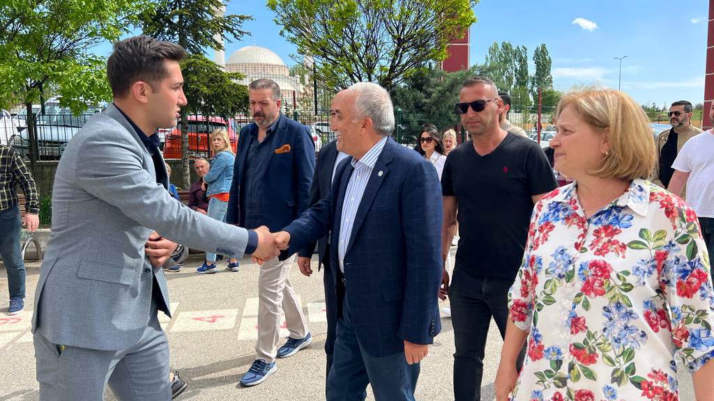 aefakibaba's tweet photo. Daha İYİ bir Türkiye için Vatandaşlık görevimizi yerine getirerek oyumuzu kullandık.

Bizim için çok yoğun ama bir o kadar da umut verici bir seçim kampanya sürecini geride bıraktık. 

Seçim sonuçlarının tüm ülkemiz adına hayırlara vesile olmasını diliyorum.🫶
#İlkTurdaBitiriyoruz☀️🫶☀️

@meral_aksener 
@iyiparti