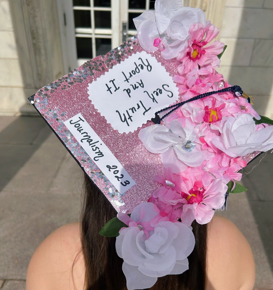 adascher15's tweet photo. Surprise, I got my BA a year early!👩🏻‍🎓

When I transferred to CCSU, I had no idea what strong connections I would form with my future colleagues. I found my passion for journalism and was inspired by my classmates who were in the department before me. I am so grateful, thank you. https://t.co/JWtdeGqIuq