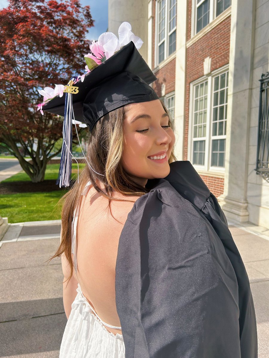 adascher15's tweet photo. Surprise, I got my BA a year early!👩🏻‍🎓

When I transferred to CCSU, I had no idea what strong connections I would form with my future colleagues. I found my passion for journalism and was inspired by my classmates who were in the department before me. I am so grateful, thank you. https://t.co/JWtdeGqIuq