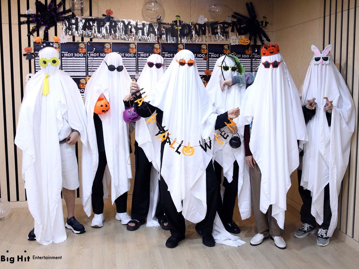 namedillegirl's tweet photo. this was when i knew they were getting ready to break tradition https://t.co/LZFskc4ljV