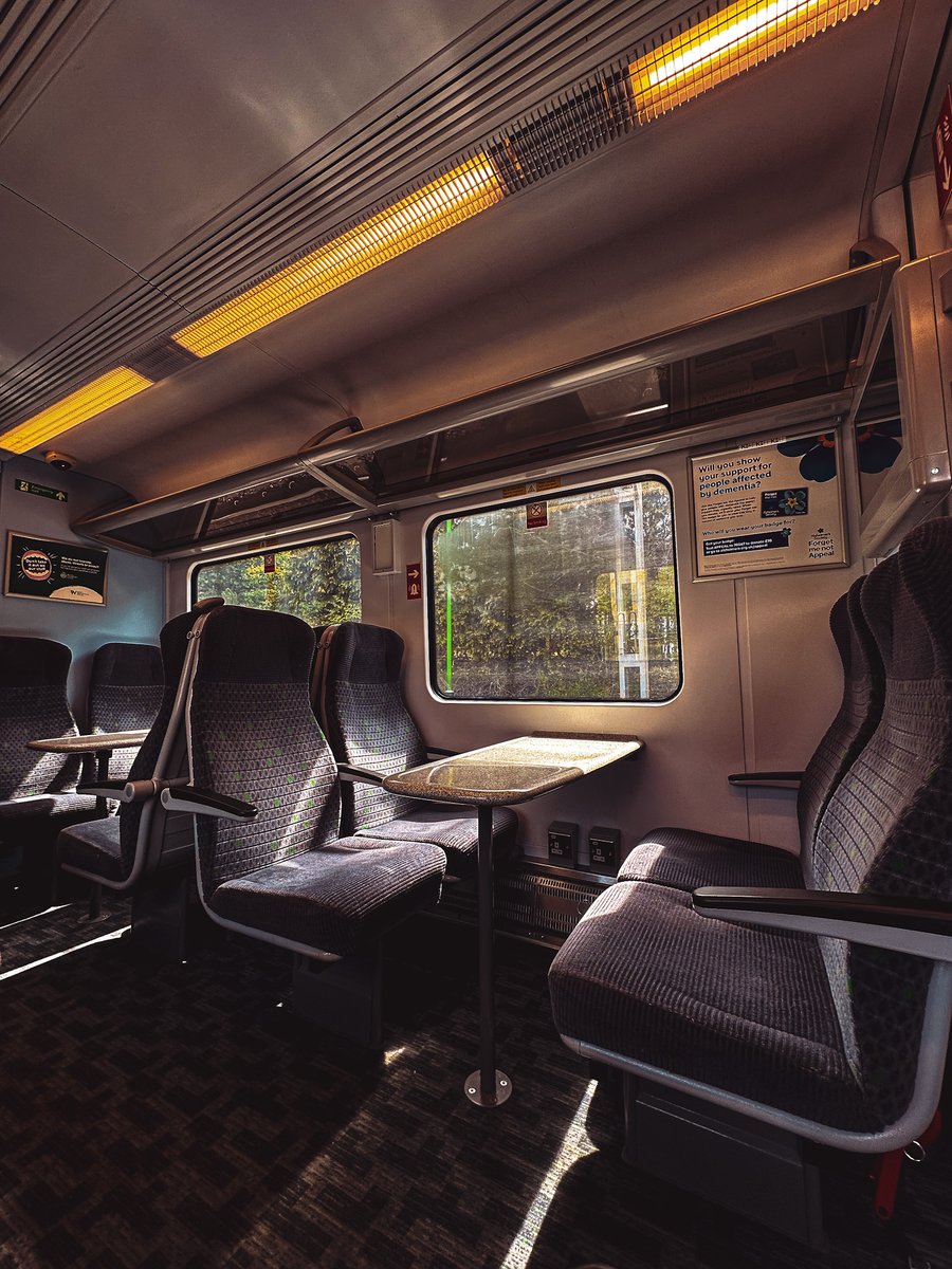 bressane's tweet image. How I travel vs how MidJourney thinks I should be traveling.

#aivsreality #midjourneyv51