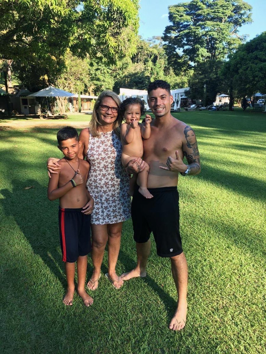 Feliz dia das mães pra ela que botou essa cara incrível no mundo❤️