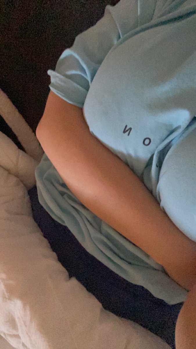 Feetdomina32250's tweet image. Bonne après midi mes petites putes ! 
Dm pour plus d’informations j’ai faim d’argent et de sugar daddy 💶💶💶#PiedsNus #piegon #money #moneyslaves