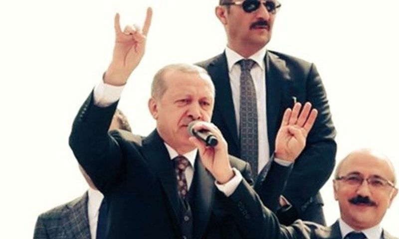 ArnaultRaphael's tweet photo. ⚠️ Élection présidentielle, puis législative, en Turquie.

L’extrême-droite au pouvoir, avec Recep Tayyip Erdogan, inquiète particulièrement les camarades là-bas. La situation est extrêmement tendue et dangereuse.

⬇️ https://t.co/JA3YUsifg9
