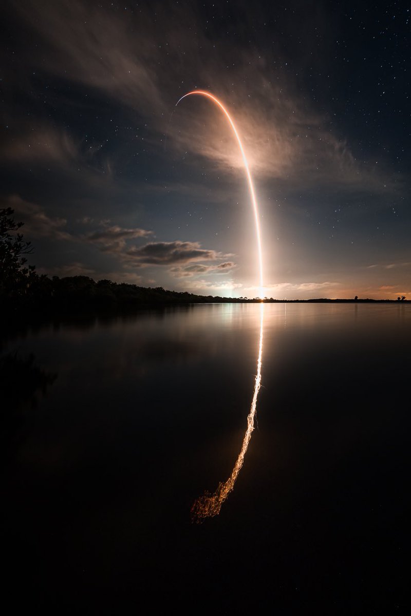 johnkrausphotos's tweet image. This morning’s launch of Falcon 9 and Starlink to the stars