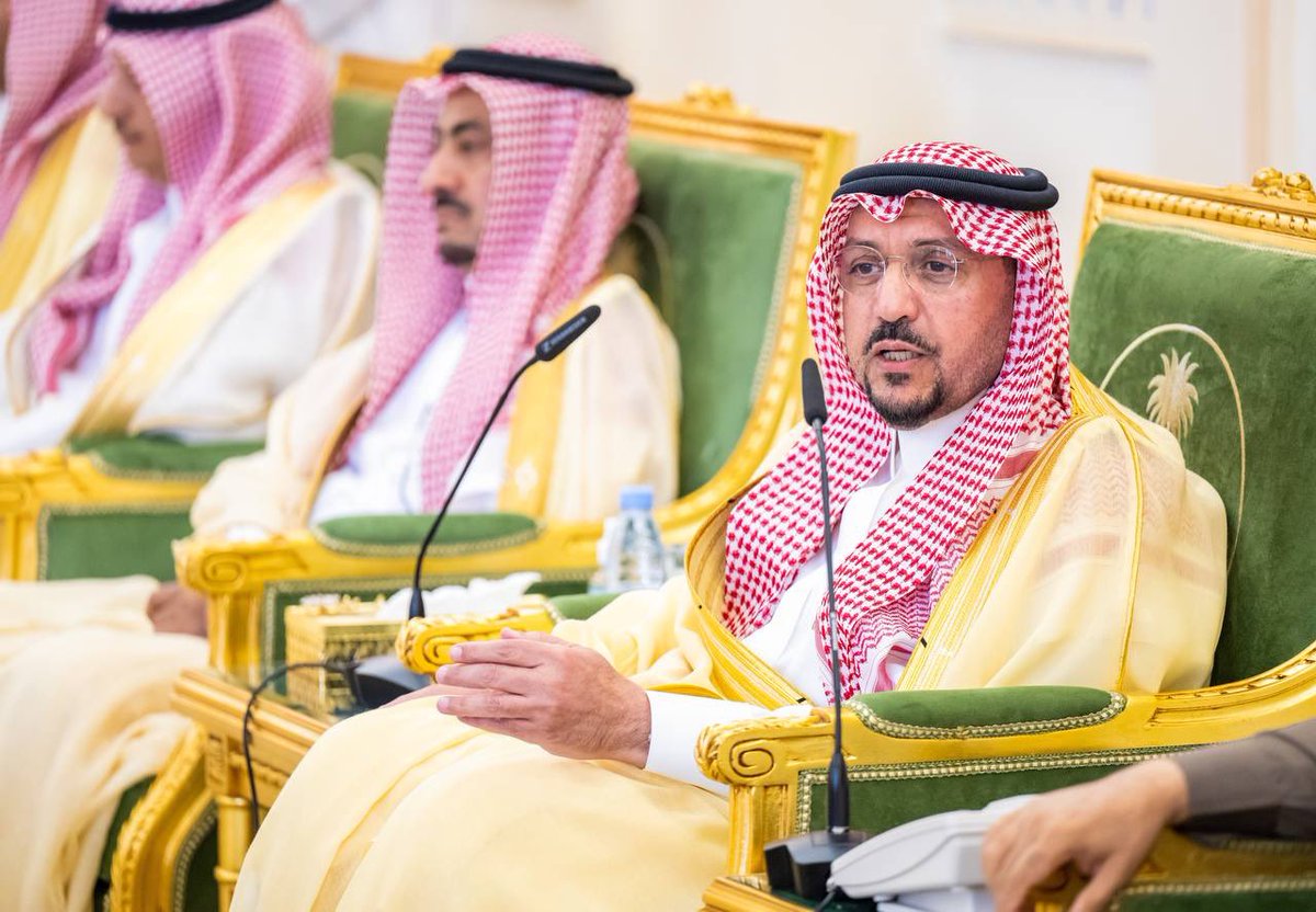 EmarahAlQassim's tweet photo. أكد سموه على المسؤولية الوطنية والأمنية لجميع فئات المجتمع للتصدي لعمليات حيازة وترويج المخدرات .. 

سمو #أمير_القصيم : 
مالم يكن هناك حزم في تطبيق العقوبات  النظامية مع الحملات التوعوية لمكافحة المخدرات فلن نقضي على  المتاجرين بهذه الافة الخطيرة على مجتمعنا. https://t.co/nizTltUXYT