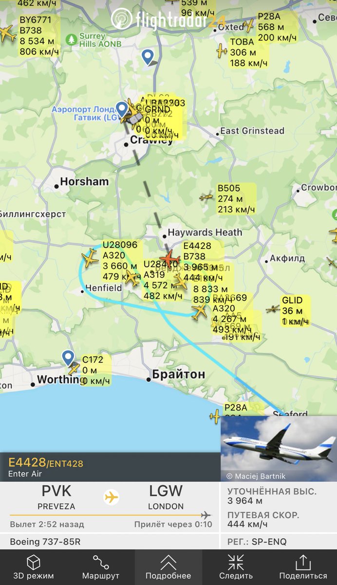 DimaSpider's tweet photo. Something wrong in London #Gatwick Airport (#LGW). All boards gone to another airports. https://t.co/uJy8Gsvtx1