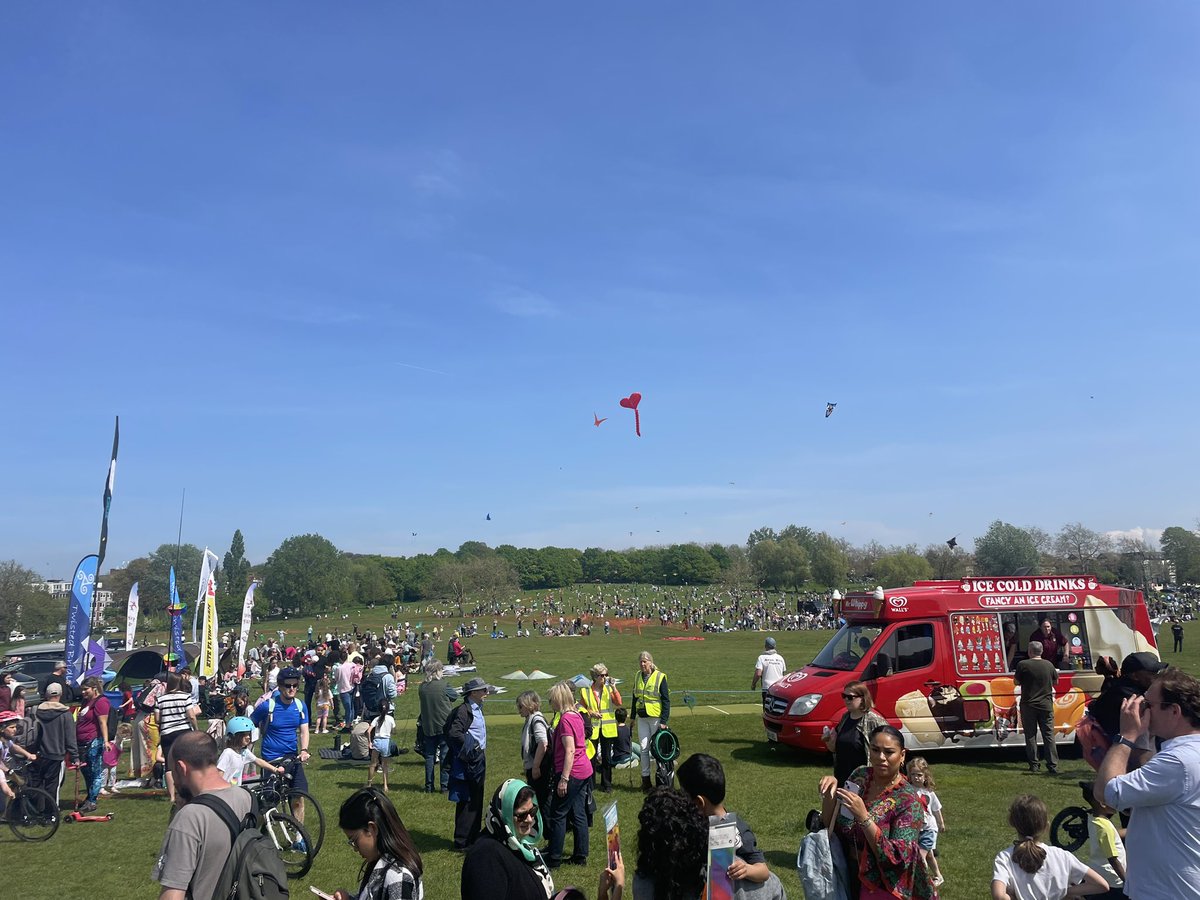 Sunshine ☀️ Epic day for kites on the hill 🪁 #streatham #music #community #outdoors