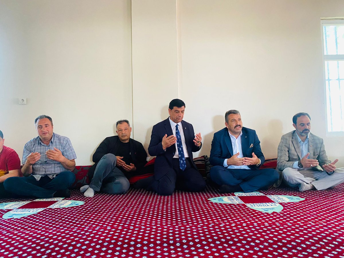 HalilAslan63_'s tweet photo. İnna lillah ve İnna İleyhi Raciun
Bugün Ki Ziyaretimiz #SELMAN Köyü #GEÇKİN #ALPAK Ailesinin taziyesine Katılım Sağladık. Merhuma Allah'tan rahmet #GEÇKİN #ALPAK ailesine,sevdiklerine sabır ve başsağlığı diliyorum. Mekanı Cennet olsun. amin 🤲 @adelioglu63 @akpartiurfa https://t.co/Ss2NkqIcSX