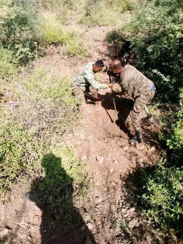 lahadda88's tweet photo. Congratulations ppl of #Afar!
As we'had been trying to be voice for children that used to be disabled & got killed by explosives buried in the ground during the war of federal and tigray in #Kasagita! Now the Demining operation has started by ENDF forces! Thanks for Ur service https://t.co/Q7W8A92Wza