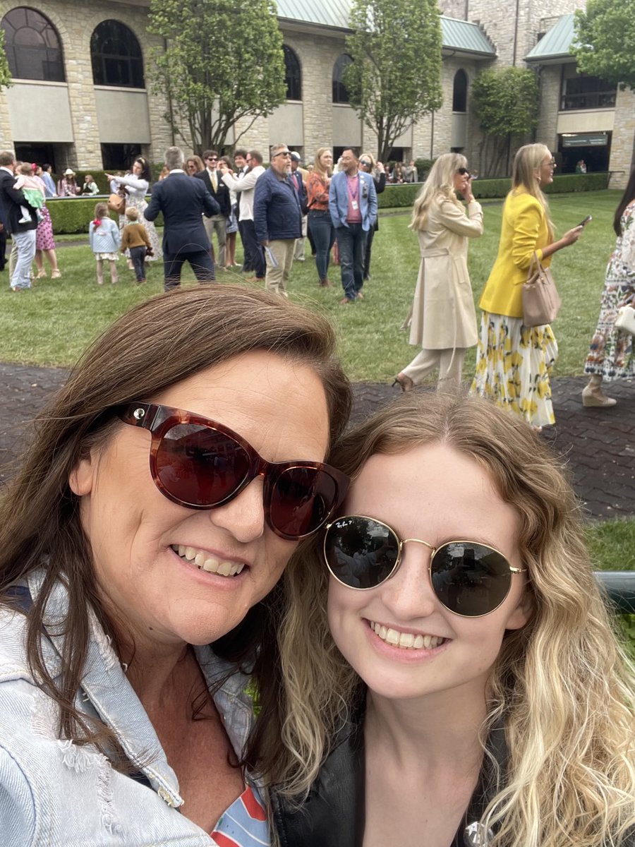 cali_cal2's tweet photo. Happy Mother’s Day to the BEST! Couldn’t do it without you https://t.co/AqNLi9mtuy
