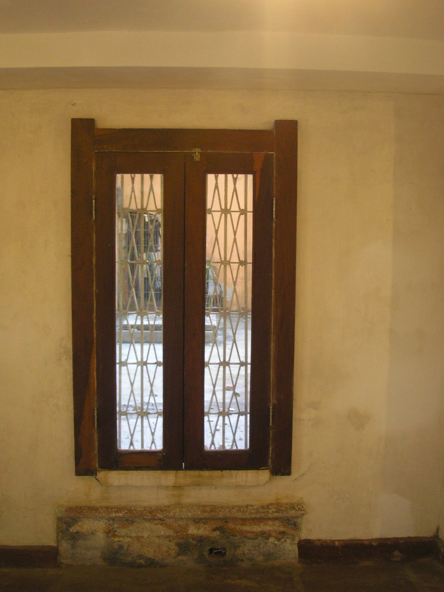 Porta ou janela?
#portasfechadas
#portaoujanela