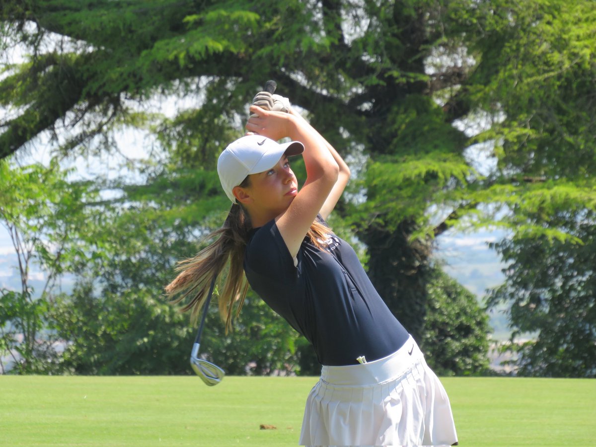 FederGolf's tweet photo. 📍Campionato Nazionale Ragazze Medal/Trofeo Silvio Marazza
Al Circolo Golf Villa d’Este a Montorfano, alla fine del secondo giro, in testa #Partele (-2), seguita da #Aparicio con -1. #Appendino 3/a (+5). https://t.co/hUrpYtvA9Q