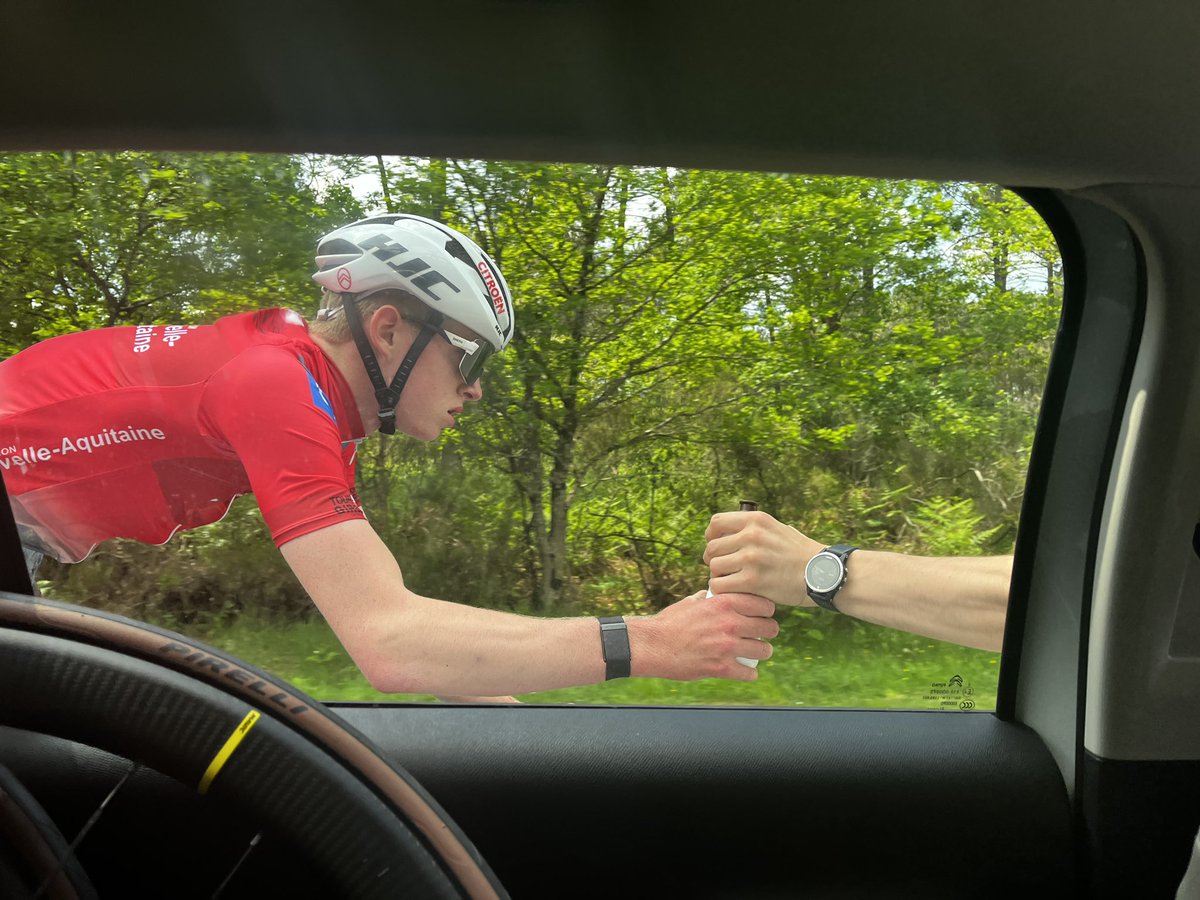 Ravito pour <a href="/Xscheldeman/">Xander Scheldeman</a> qui remporte le classement des sprints