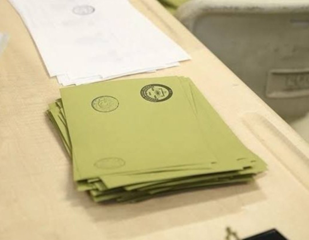 Hayatımda hiçbir şeyi yalarken bu kadar mutlu olmadım...

#14mayis2023 #Secim2023 #14MAYIS #Secim